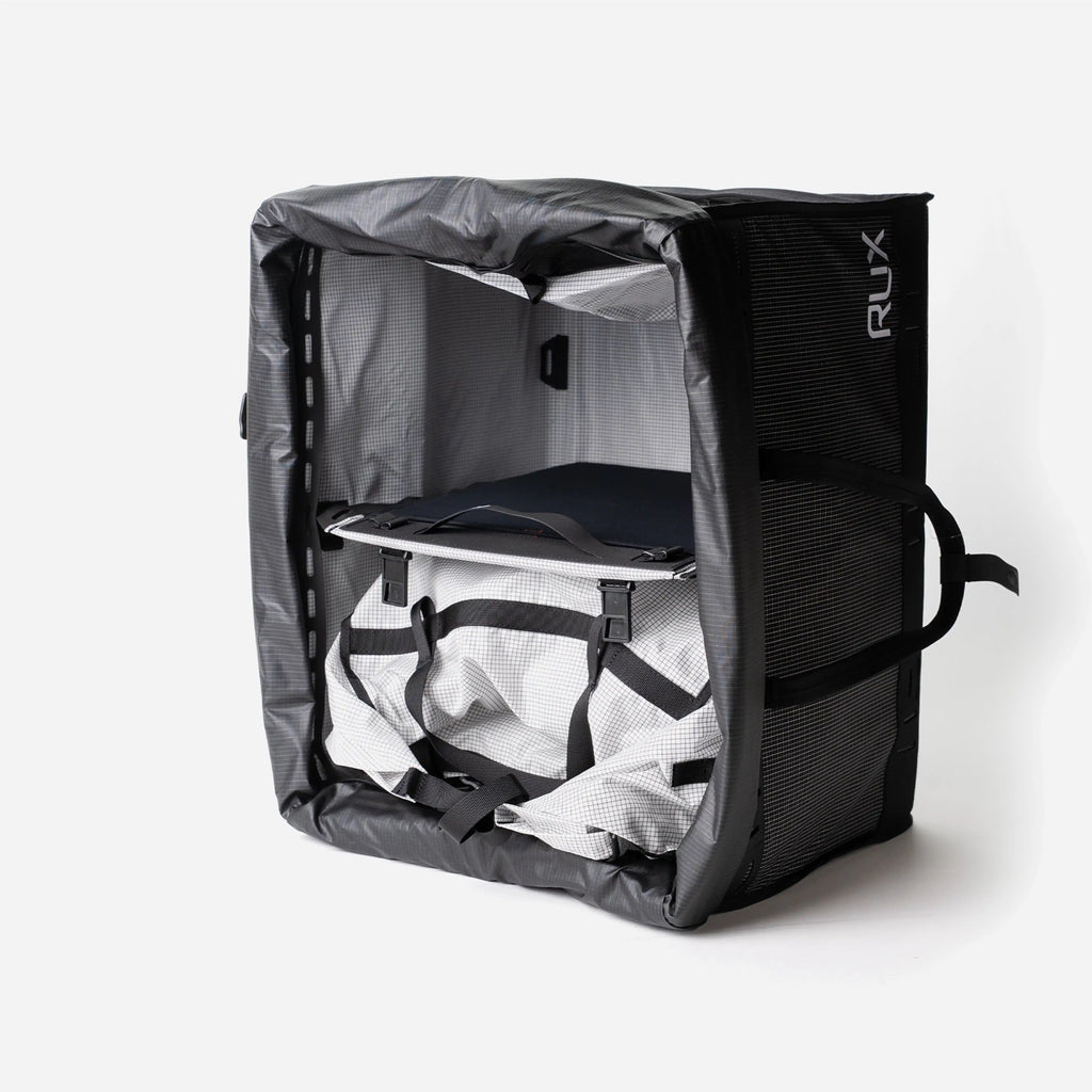 [[contain, #f3f3f3]] | RUX Duffel Box 55L - Black