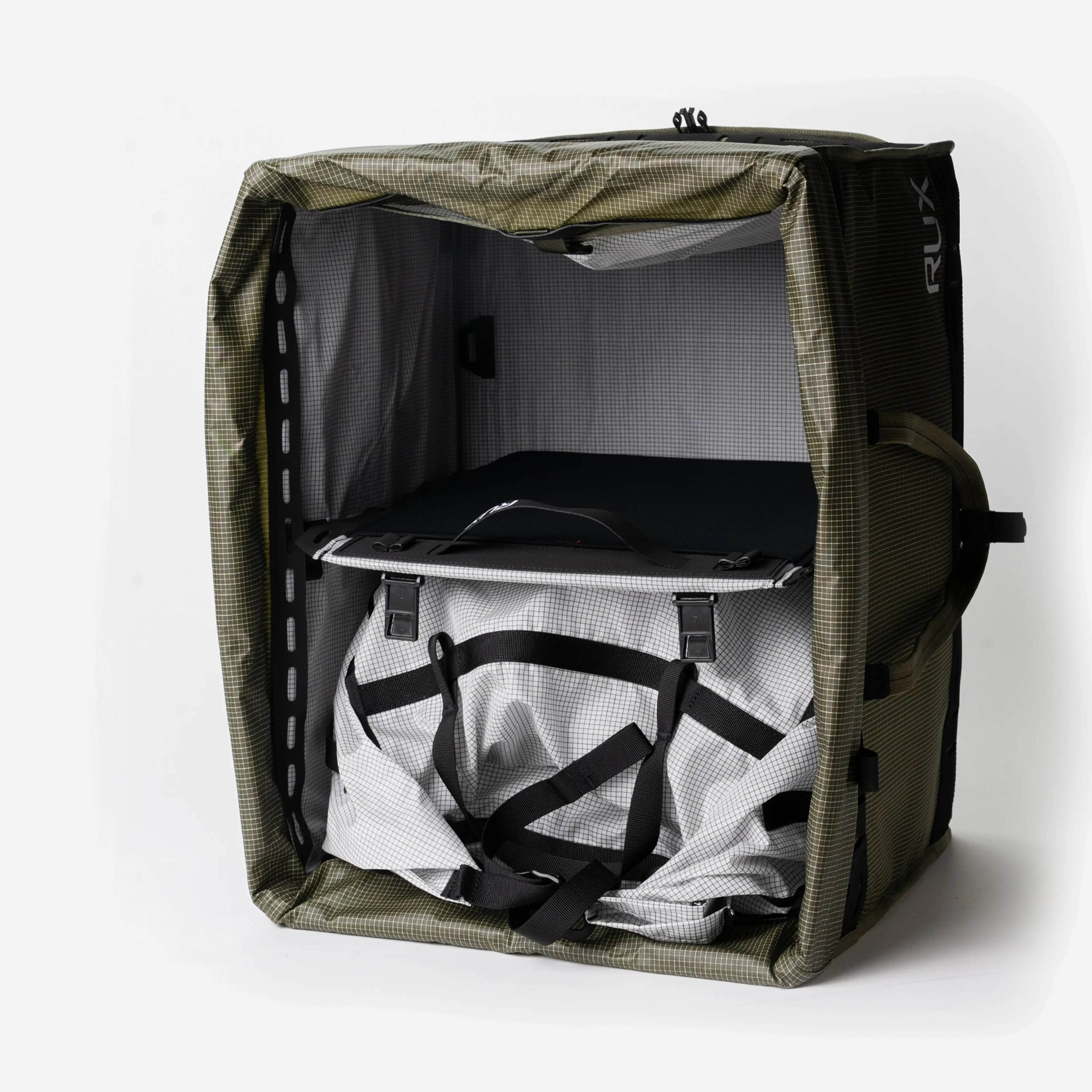 [[contain, #f3f3f3]] | RUX Duffel Box 55L - Green