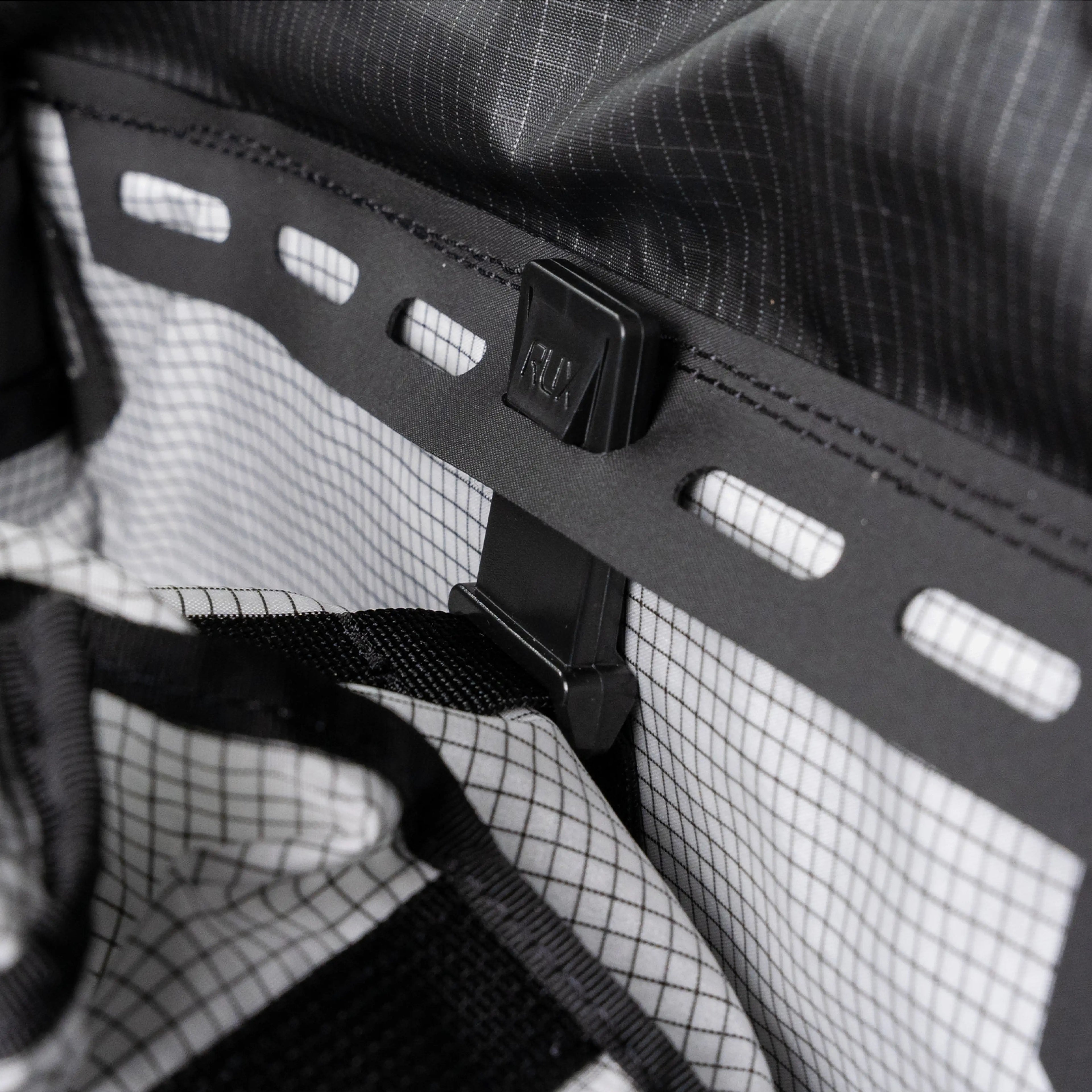 RUX Duffel Box 75L - Black